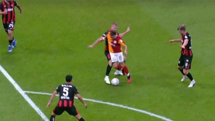 Galatasaray - Çorum FK maçının tartışmalı pozisyonlarını eski hakemler yorumladı