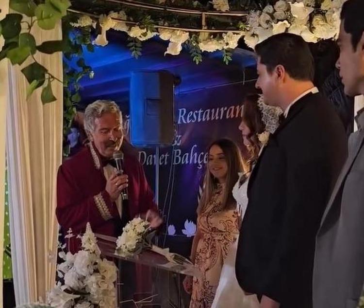 Ümit Besenin kızı Ezgi Besen evlendi Nikah töreninden ilk kareler geldi