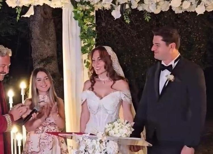 Ümit Besenin kızı Ezgi Besen evlendi Nikah töreninden ilk kareler geldi