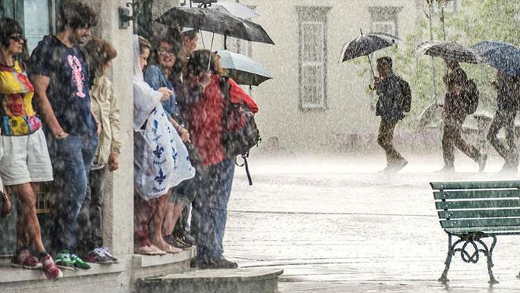 Meteorolojiden yeni sağanak yağış uyarısı Ege, İç Anadolu ve Karadenizde yaşayanlar dikkat