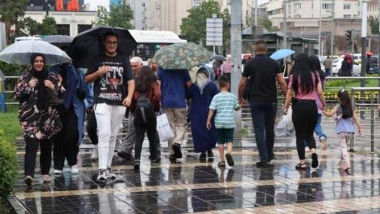 Meteorolojiden yeni sağanak yağış uyarısı Ege, İç Anadolu ve Karadenizde yaşayanlar dikkat