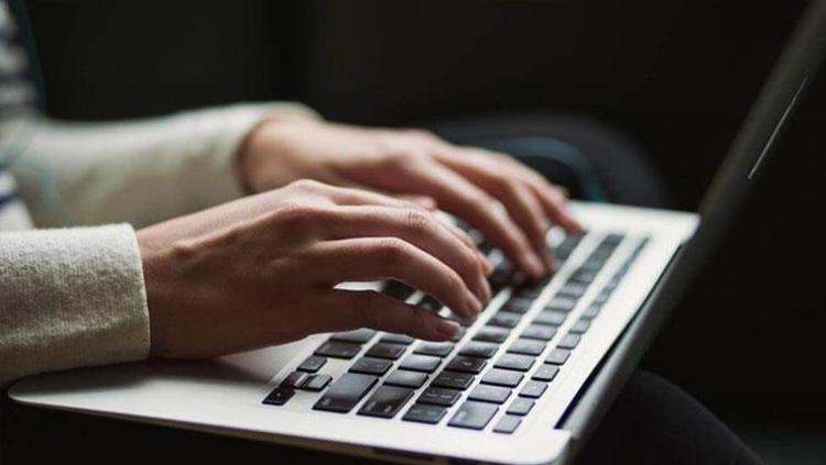 Patrona sitem e-postası atan yönetici istifa etmiş sayıldı, tazminatsız işinden oldu