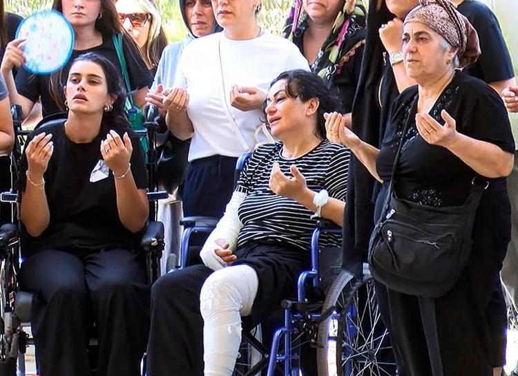 Babasının katilinin peşinden koşan oğlu da öldürüldü Eşini ve evladını kaybeden anne cenazede yıkıldı