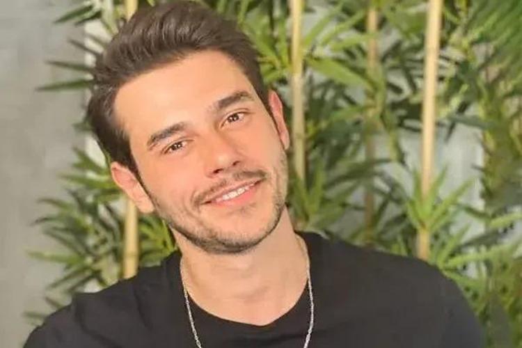 Tatilde çekilen fotoğrafıyla gündem olan Cem Belevi: Aç geziyorum