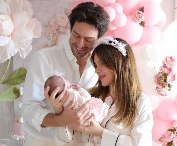 Annelik heyecanı yaşıyor Merve Dinçkol ve kızından yeni kare