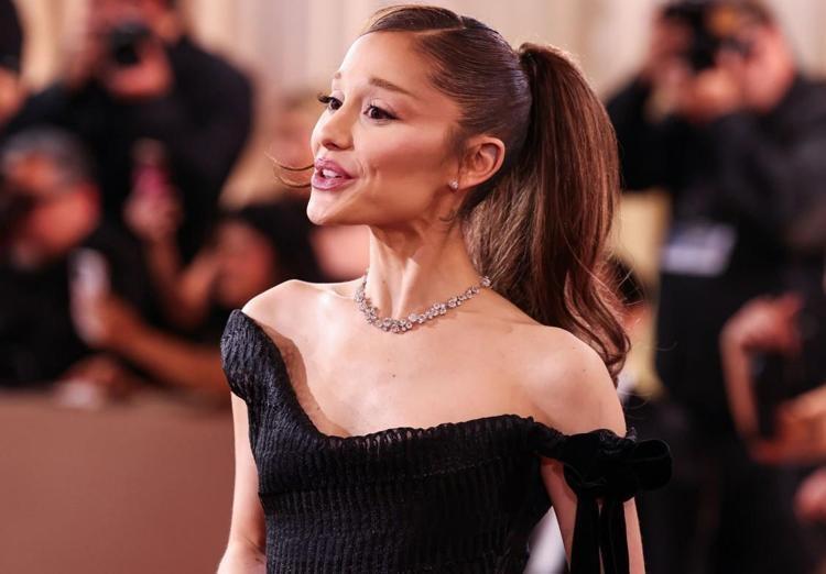 Ariana Grande hayranlarına gözyaşlarıyla veda etti