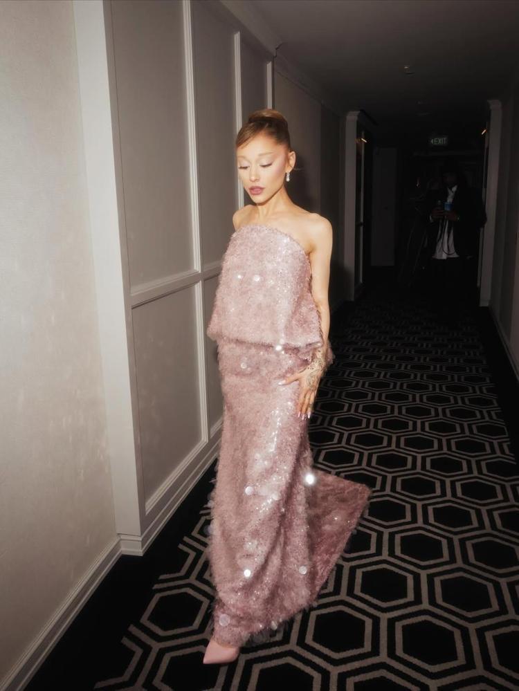 Ariana Grande hayranlarına gözyaşlarıyla veda etti
