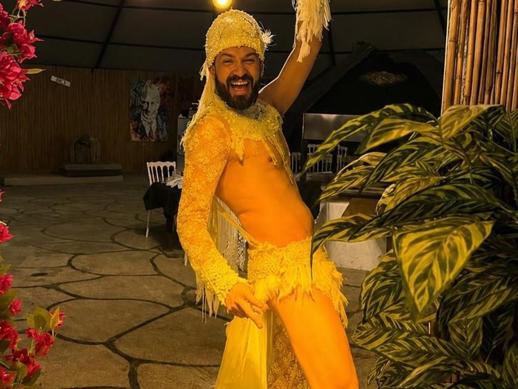 Zenne Tolgacan evlendi Damat danslarıyla şov yaptı, geline altın yağdı