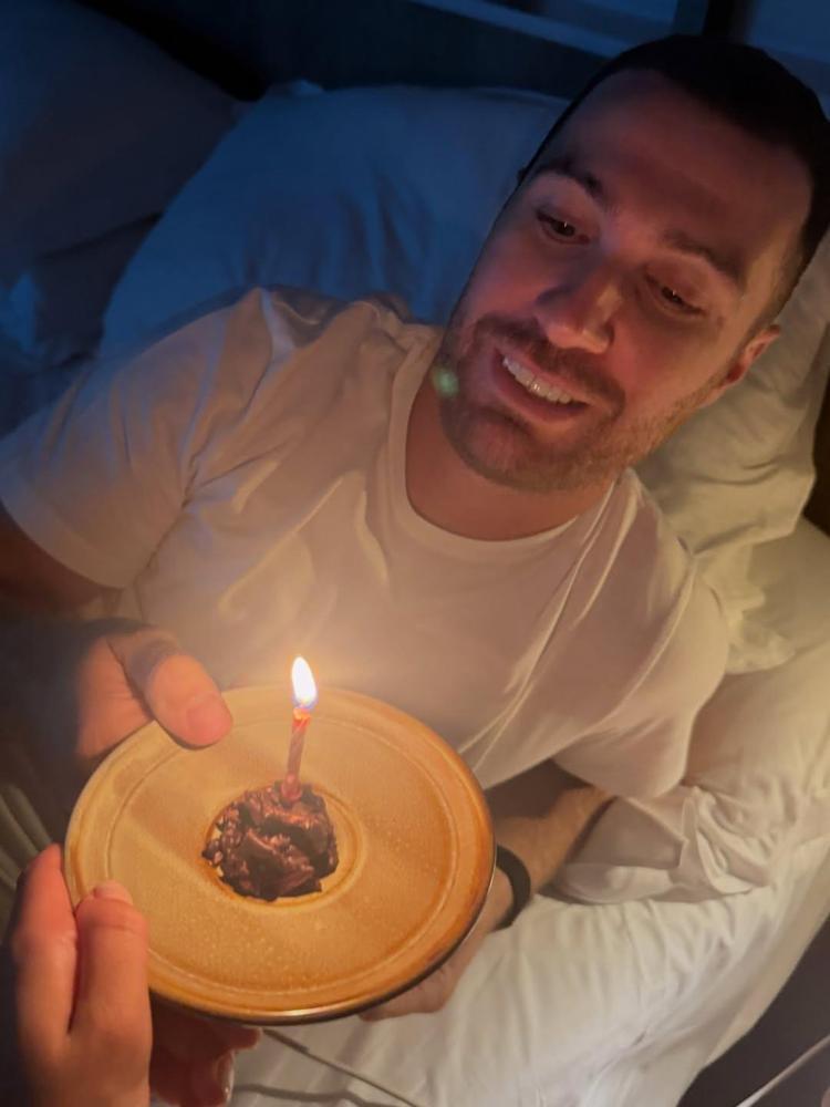 Oğulcan Enginin doğum gününü 7 kez kutladı İlayda Alişandan romantik jest