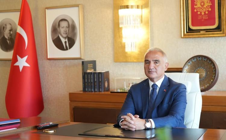 “İKİ ASIRLIK SANAT YOLCULUĞUNU DÜNYANIN SEÇKİN SAHNELERİNDE SÜRDÜRÜYOR”