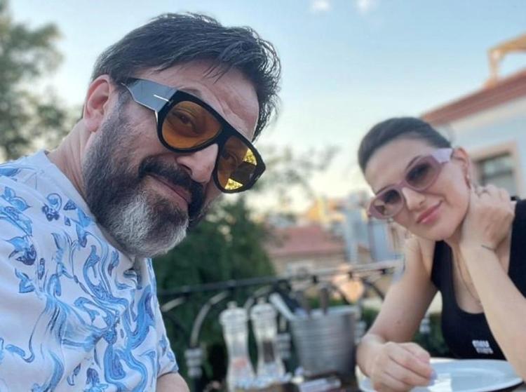 HABERİ ALAN DOSTLARI EVE GELDİ