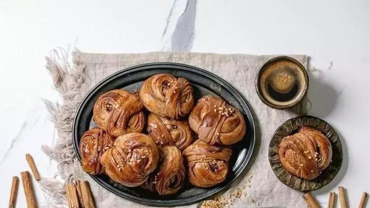 VİŞNELİ PUDİNGLİ ÇÖREK TARİFİ