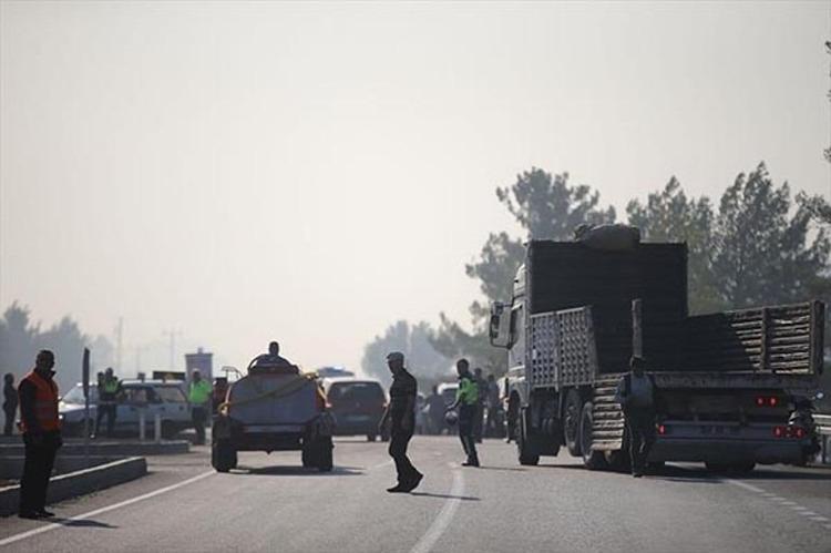 KARA YOLU TRAFİĞE KAPATILDI