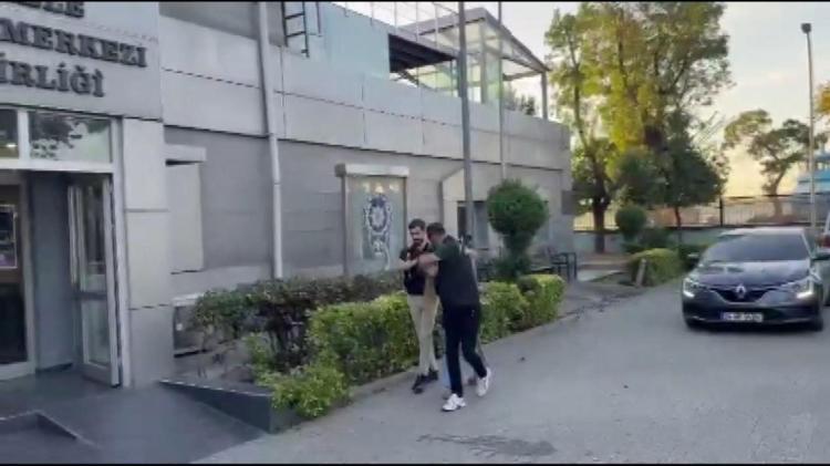 Kadın kılığında 8 yıl boyunca kaçtı Kimliğini kontrol eden polisler şok geçirdi