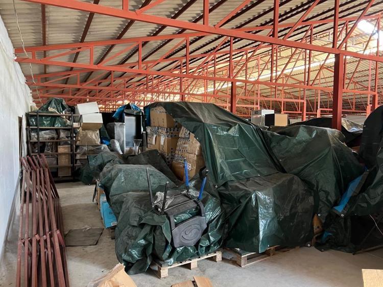 Ahbap deposunda skandal görüntü Yardım malzemeleri çürümeye bırakıldı