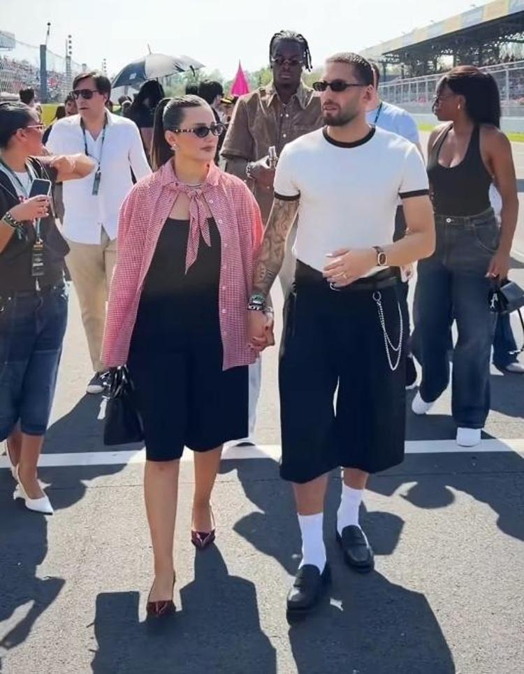 Hakan Çalhanoğlu ve Sinem Çalhanoğlunun Formula 1 tarzı olay oldu