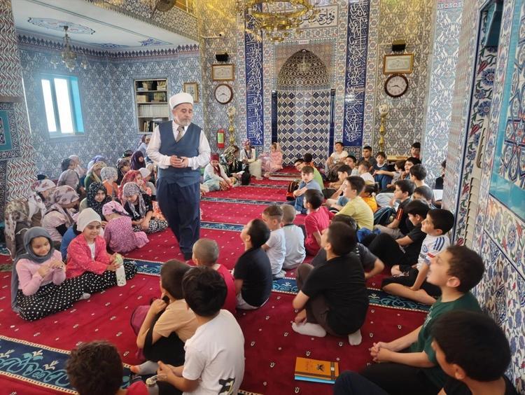 ‘KAPI ÇALDIĞINDA KIZIM DOLABA SAKLANIYOR’