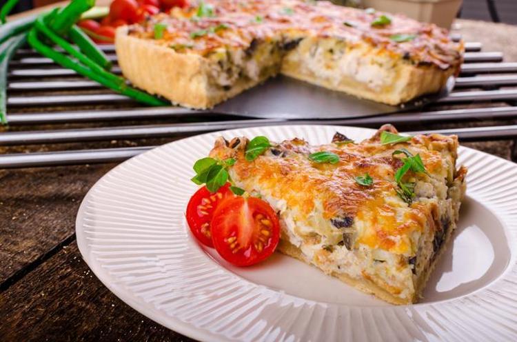 Köz kokulu lezzet şöleni: Fırından çıktığı an kapışılan çıtır patlıcanlı börek tarifi