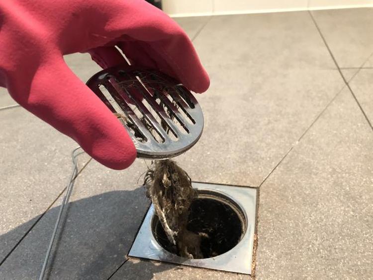 Ne sirke ne de karbonat Banyo giderinden gelen kokuyu tek seferde kesiyor, 6 ay gidiyor