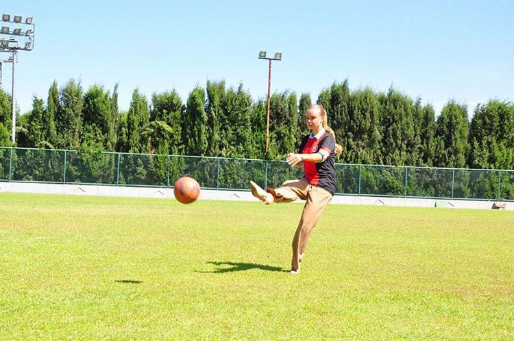 22 yaşındaki Turgutluspor Teknik Direktörü Zeynep Mestan: Kadının her yerde olmasını istiyoruz