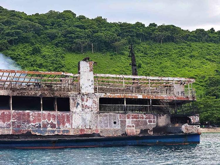 Filipinlerde feribot faciası Yangın sonrası 5 ölü, 87 kişi kayıp