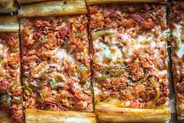 Taş fırın ustalarının gizlediği tarif Hamuru çıtır çıtır sosu bol kıymalı pide tarifi