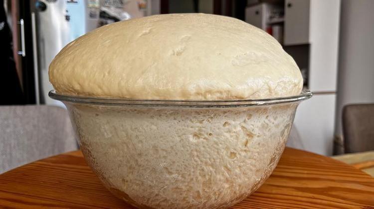 Hamurun mayalanma süresini yarı yarıya kısaltıyor Tek bir kaşık kullanmak yetiyor, pamuk gibi puf puf oluyor