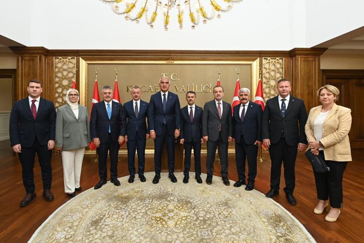 Kocaeli turizminde yeni yol haritası Bakan Ersoy sektörü dinledi: Master plan ve 4 mevsim turizm gündemde