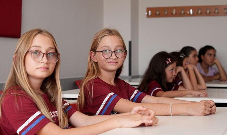 Öğretmenlerin kâbusu bu okulda gerçek oldu: Tam 26 ikiz bir arada