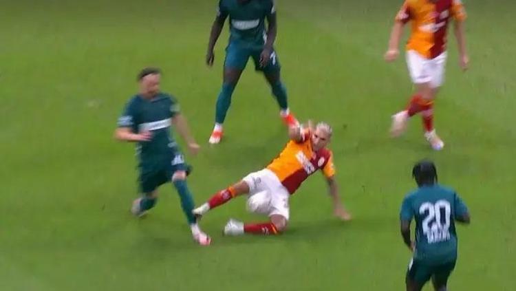 Galatasaray-Kocaelispor maçının tartışmalı pozisyonlarını Trio hakemleri değerlendirdi Kural dışı müdahale