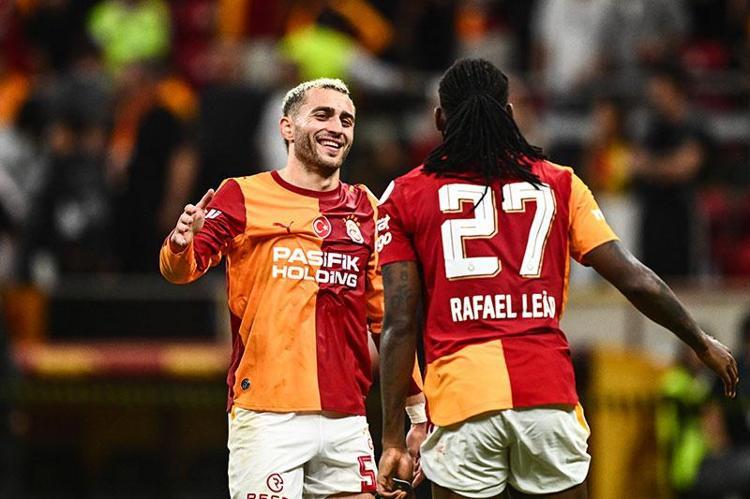 Galatasaray-Kocaelispor maçının tartışmalı pozisyonlarını Trio hakemleri değerlendirdi Kural dışı müdahale