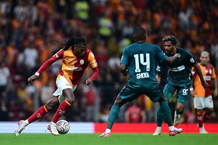Galatasaray-Kocaelispor maçının tartışmalı pozisyonlarını Trio hakemleri değerlendirdi Kural dışı müdahale