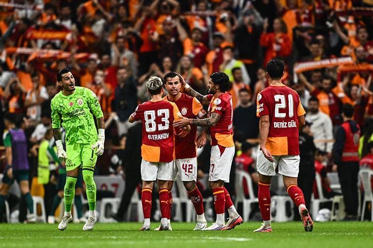 Galatasaray-Kocaelispor maçının tartışmalı pozisyonlarını Trio hakemleri değerlendirdi Kural dışı müdahale
