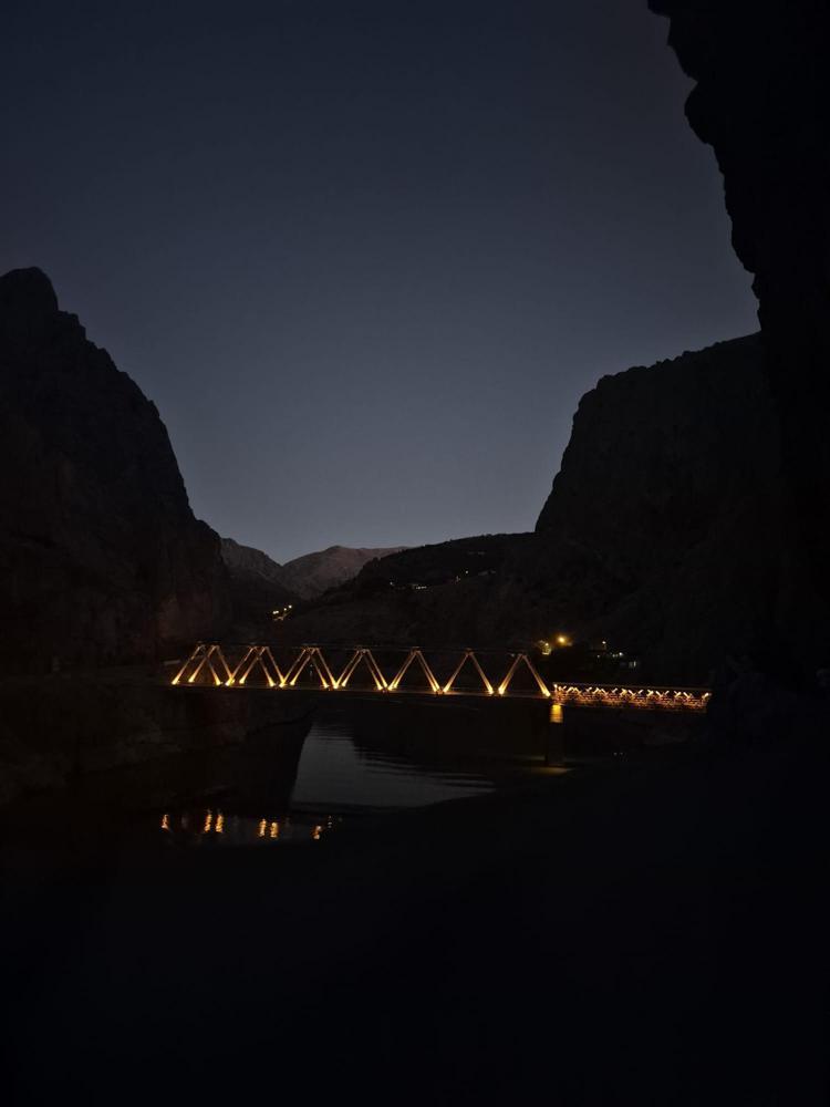 Kayaların içine kazınan 132 yıllık gizem: Türkiyenin en tehlikeli yolu olarak biliniyor Adrenalin tutkunlarının favori rotası Karanlık Kanyon