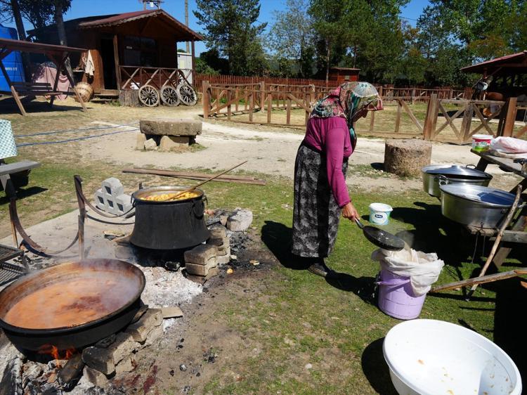 Tek tek topluyor günlerce kazanlarda kaynatıyorlar Kastamonu’da geleneksel kış hazırlığı başladı: Kan şekerini terazi gibi dengeliyor