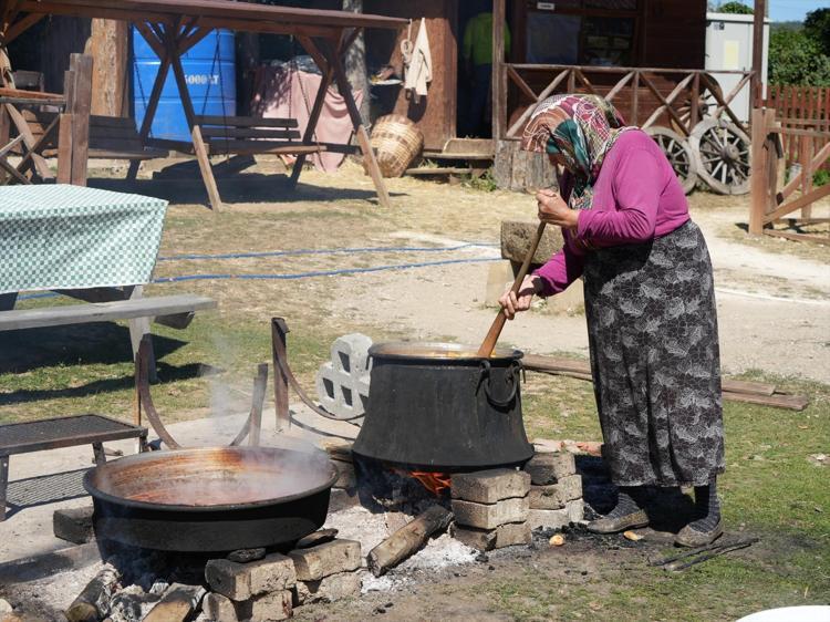 Tek tek topluyor günlerce kazanlarda kaynatıyorlar Kastamonu’da geleneksel kış hazırlığı başladı: Kan şekerini terazi gibi dengeliyor