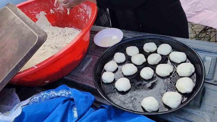 Mayalama derdine son Hamura eklenen 2 malzeme sayesinde balon gibi şişen ve yağ çekmeyen pişi tarifi