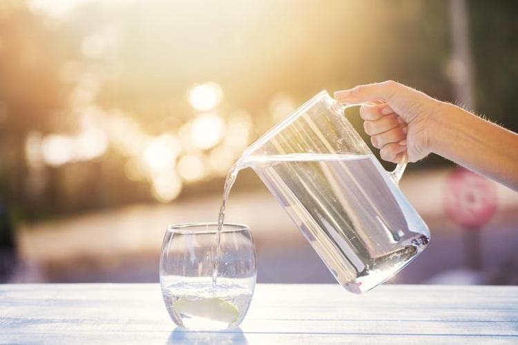 Cam sürahi mi kullanmalı, plastik mi Hangisinin daha sağlıklı olduğu ortaya çıktı