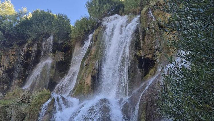 ÜÇ KADEMELİ BİR DOĞA HARİKASI: GİRLEVİK ŞELALESİ
