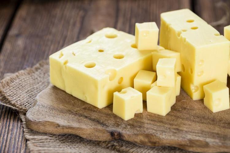 7. İSVİÇRE PEYNİRİ (EMMENTAL/SWİSS)