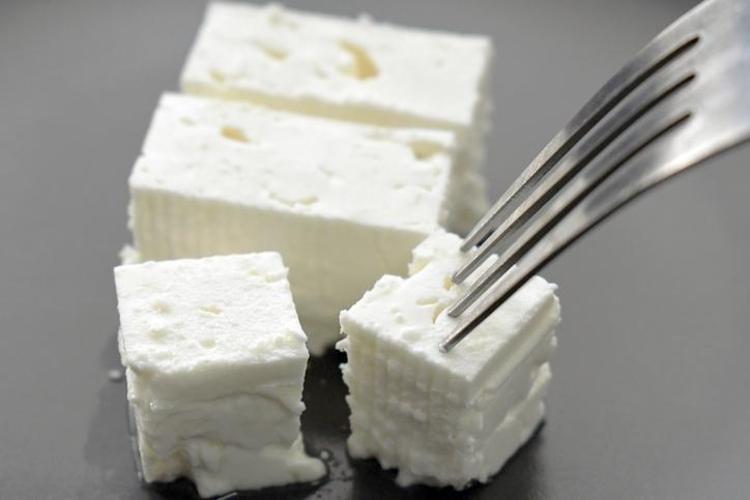 3. FETA PEYNİRİ (GELENEKSEL KEÇİ/KOYUN SÜTÜ PEYNİRİ)
