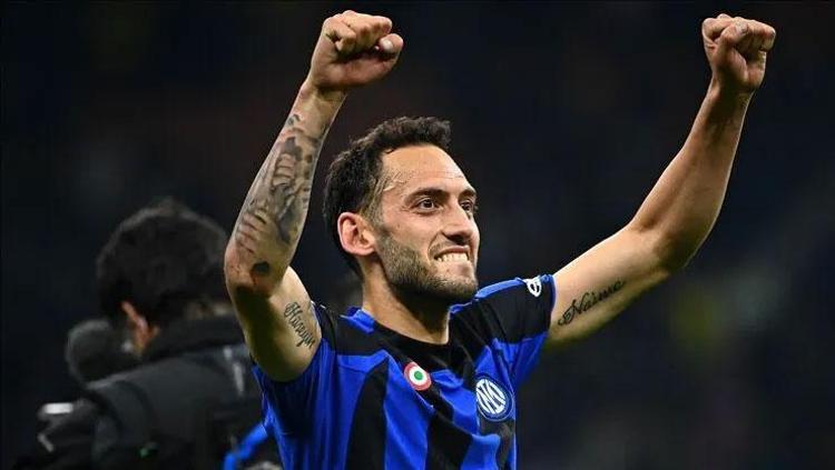 Transferde dev bomba patladı Hakan Çalhanoğlu için İtalyadan resmi açıklama