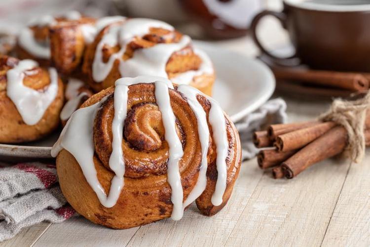 Çay ve kahve saatlerinin yeni favorisi Hamuru pamuk gibi yumuşacık, lezzeti ağızda dağılan orijinal cinnamon roll tarifi
