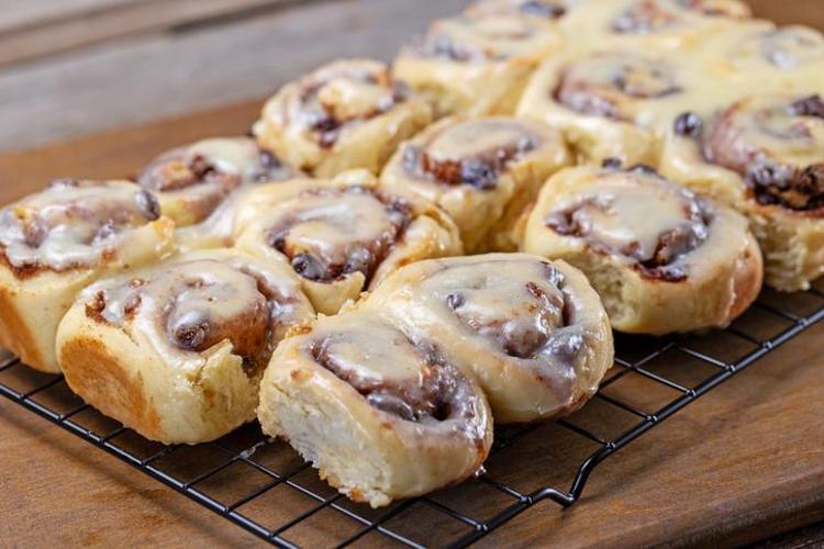 Çay ve kahve saatlerinin yeni favorisi Hamuru pamuk gibi yumuşacık, lezzeti ağızda dağılan orijinal cinnamon roll tarifi
