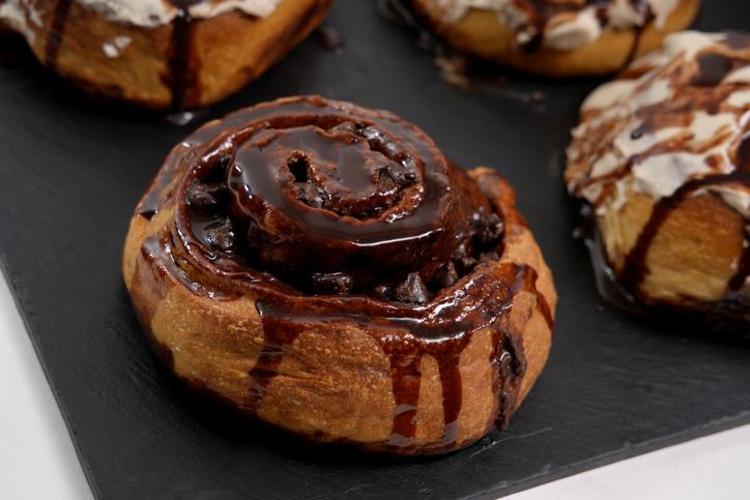 Çay ve kahve saatlerinin yeni favorisi Hamuru pamuk gibi yumuşacık, lezzeti ağızda dağılan orijinal cinnamon roll tarifi