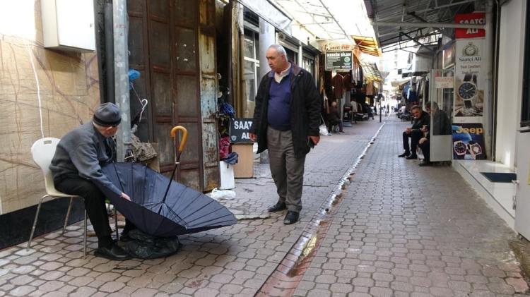 Evine gidip 1 saat yalvardılar 97 yaşındaki efsane tezgahına döndü: Şehirde tek