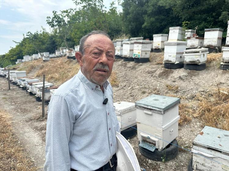 MAHALLENİN İLK ARICISI VE USTA HOCASI OLDU