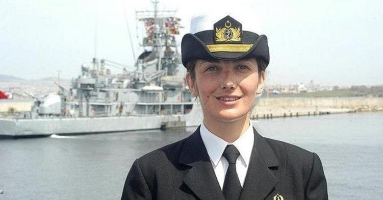 NATO Gökçen Fıratı öve öve bitiremedi TSK’nın ilk kadın amirali dünyada gündem