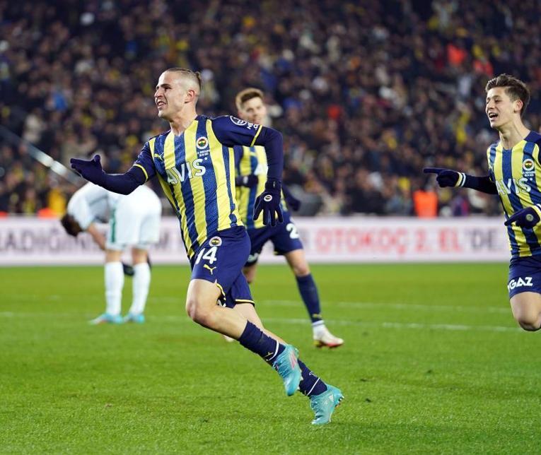 Fenerbahçe evinde Konyasporu 2-1 mağlup etti