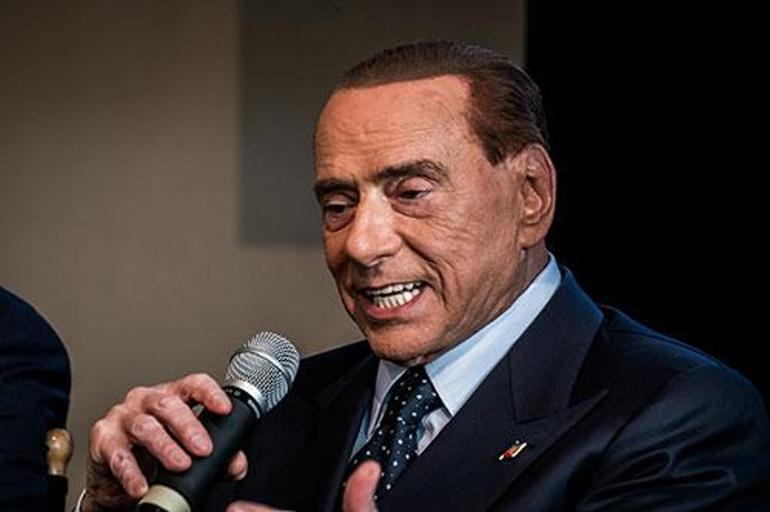 Berlusconi, kendisinden 53 yaş küçük sevgilisiyle nikahsız düğün yaptı